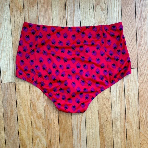 Kortni Jeane retro style. high-waist, strawberry print swim bottoms. XL. - Picture 5 of 6